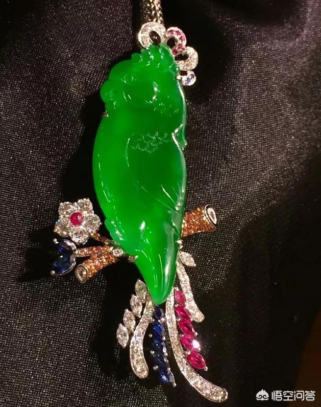 一万块买翡翠好还是金子好,黄金和翡翠究竟哪种更深入人心？