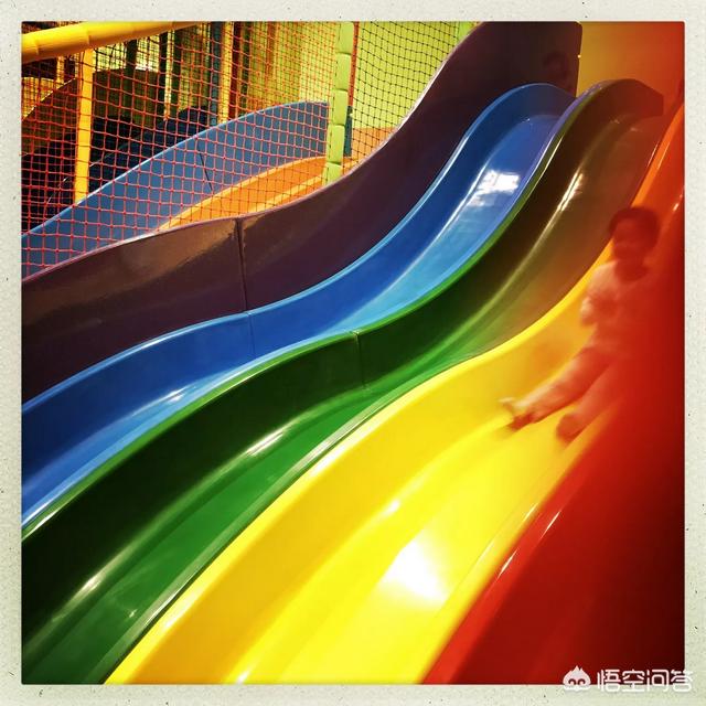 为什么人们在专柜上面买的很贵的衣服，地摊上几十块钱就能买到类似款式的？插图15