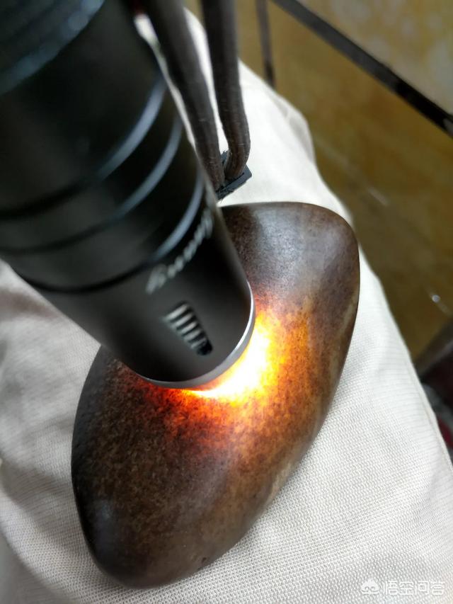 真正的和田黄玉,如何鉴定和田玉的黄玉籽料的价值？