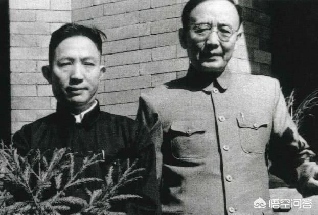 历史上郭沫若的妻子于立群知道姐姐是因为郭沫若而死的消息后,选择自杀了,对此你怎么看？