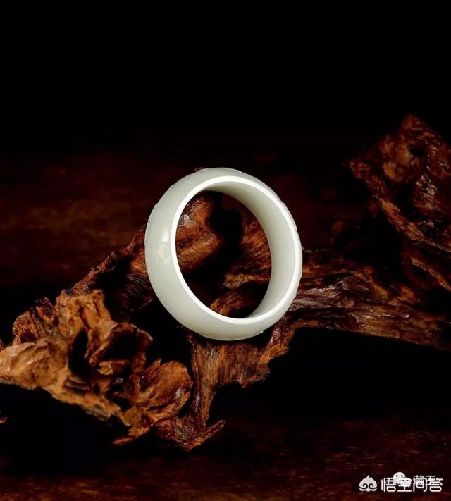 和田玉手镯1万元图片,10万块能买到什么样的和田玉手镯？