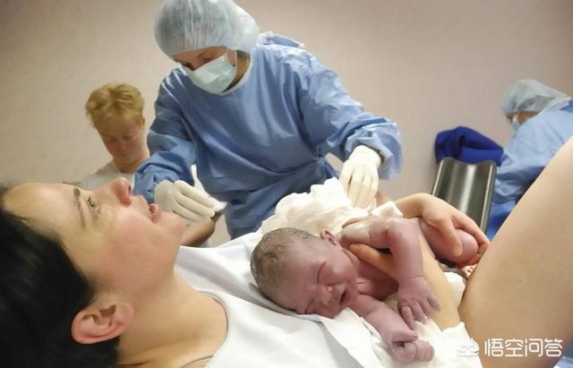 母婴护理实操试题:育婴师考试:怎样为婴儿洗澡？