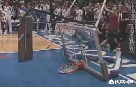奥尼尔扣坏篮筐:奥尼尔NBA生涯扣坏篮板的次数比他投进的三分数还多，真的吗？