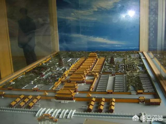 现在故宫晚上有人住吗，南京紫禁城存在了几百年，里面有人住吗是哪些人