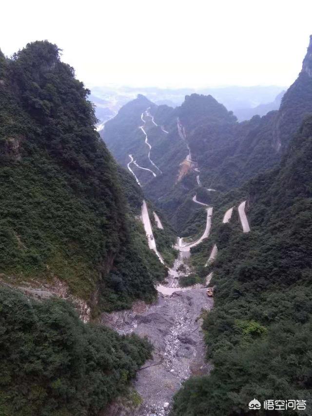 张家界的天门山有多少个台阶？汽车能开上去吗？