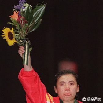 邓亚萍国籍:乒坛名将邓亚萍晒出护照力证自家仍旧是中国国籍，你怎么看