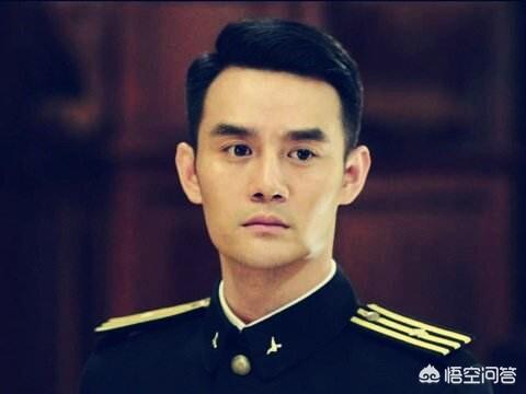 《北平无战事》中，崔中石为什么不发展方孟韦为特别党员？