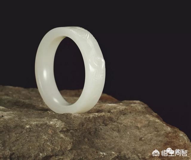 和田玉手镯1万元图片,10万块能买到什么样的和田玉手镯？