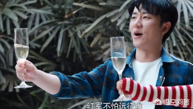 郭鑫年:《创业时代》中温迪为什么将那蓝名片给郭鑫年，而不是拿自己的
