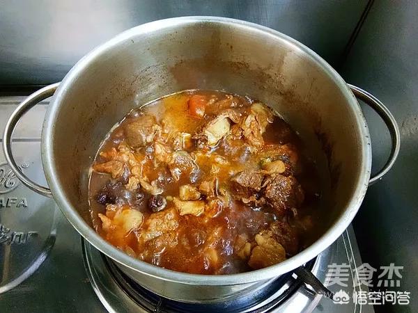 炖牛肉加什么会比较好吃，炖牛肉时加什么东西会比较好吃