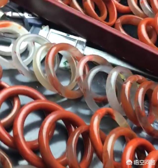 玉镯断了改什么小件,南红玉镯子碎了如何修复？玉器断了怎么办？