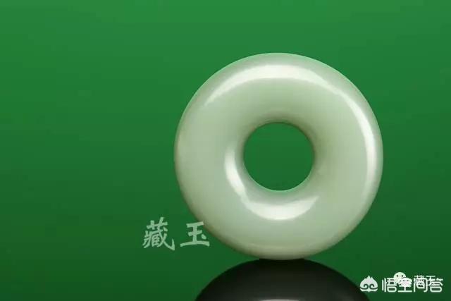 和田玉碧玉手镯有黑点,碧玉没有黑点的是不是都是极品？