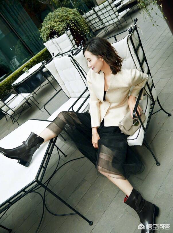 关晓彤条纹西装:穿西装的女人究竟有什么魅力？