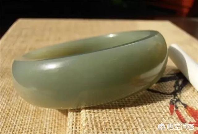 和田玉手镯1万元图片,10万块能买到什么样的和田玉手镯？