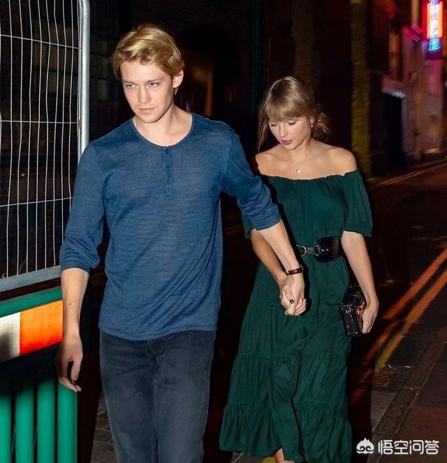 古力娜扎姐姐:如何看待《乘风破浪的姐姐》中含韵子的表现？