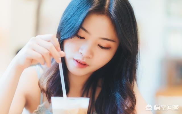 怎么样和女生聊天，她就会忍不住倒贴追你