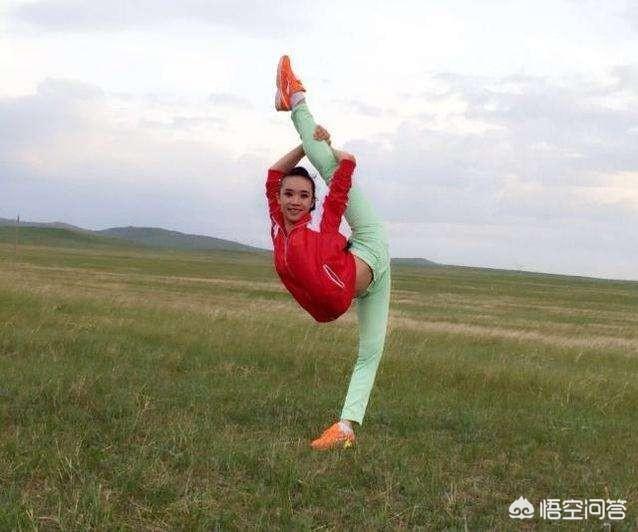 一字马:为什么一些女孩子喜欢练一字马？有什么好处？