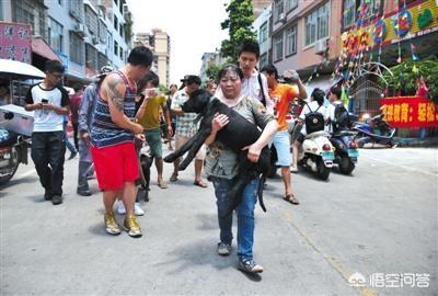 高速路拦车救狗被刑拘:有些爱狗人士的极端作为算是犯法吗？你怎么看些种行为？