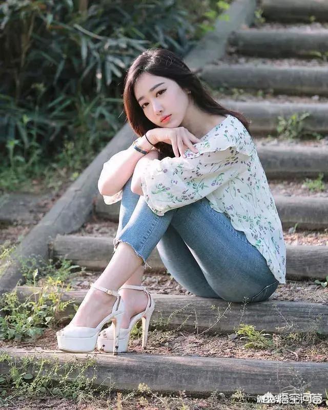 你认为现代诗是否需要押韵？有人写诗歌不押韵,只是散文分行,称为散文诗,你认为这算诗吗？