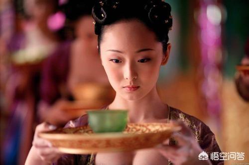朱元璋深夜批奏折,宫女进去送膳食却被砍头,你如何看待？
