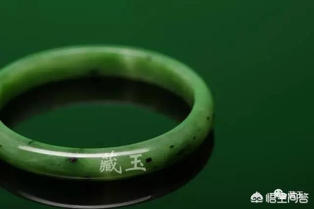 和田玉碧玉手镯有黑点,碧玉没有黑点的是不是都是极品？