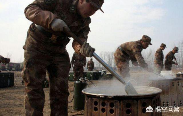 在冬季，野外部队的士兵们会吃什么呢？