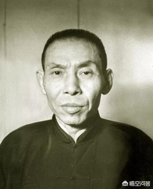 黑帮老大杜月笙的晚年是如何度过的,你认为他是一个怎样的人？