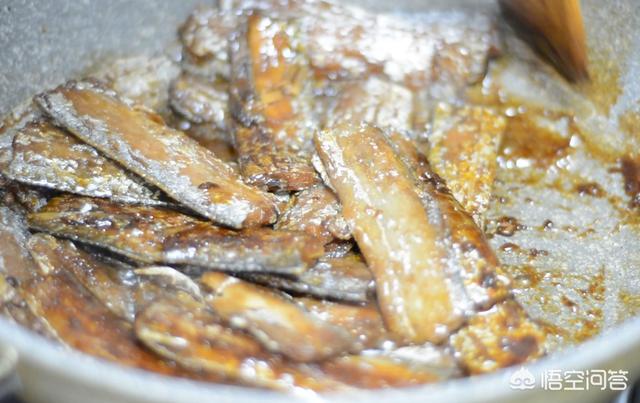 红烧带鱼最简单的方法，做红烧带鱼，如何让鱼骨头都酥了