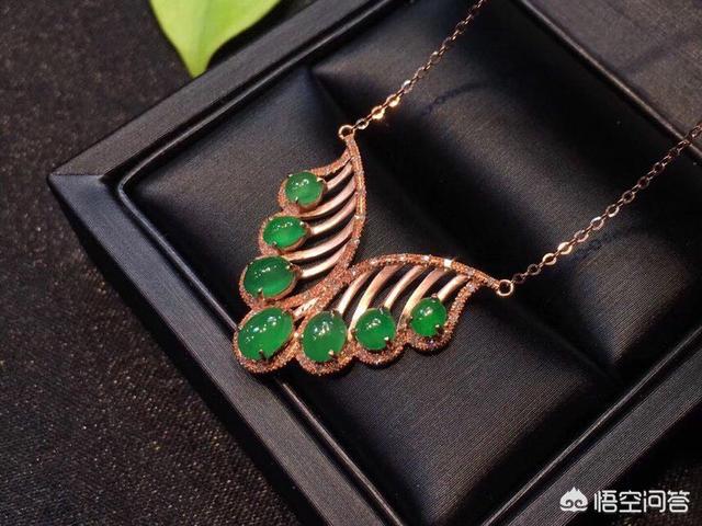女生戴的翡翠吊坠,有哪些时尚的翡翠吊坠款式？