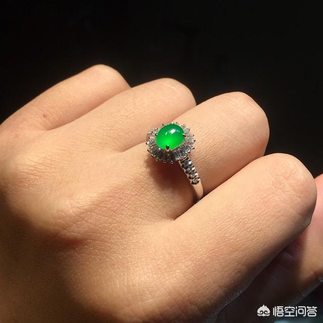 玉石兔子挂件图片,这个玉坠2500元，值吗？