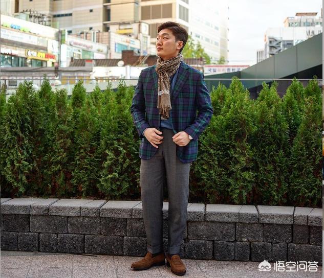 微信名男人成熟气质:该怎么去理解一个成熟的男人