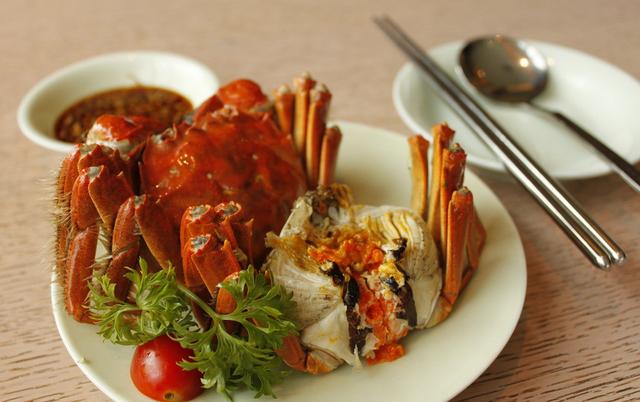 阳澄湖大闸蟹一定是最好吃的吗，阳澄湖大闸蟹和洪泽湖大闸蟹哪个好吃？