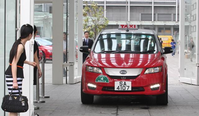 武汉新能源电动出租车，武汉的新能源汽车专用停车位，请问新能源汽车停上去算违停吗
