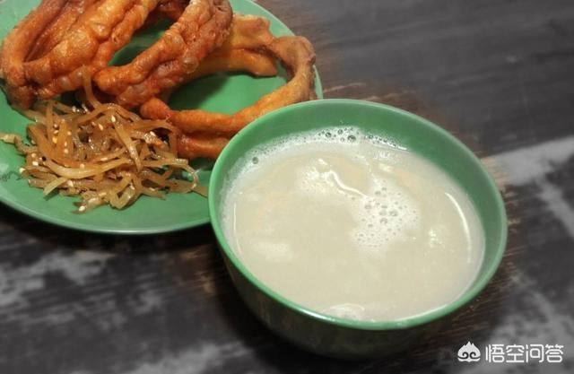 老北京的小吃真的美味吗，大懒龙、肝肠汤、臭豆汁儿，北京难吃的小吃真的难吃吗？