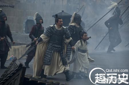 华雄是谁杀的:颜良和华雄是关羽杀的吗对此你怎么看