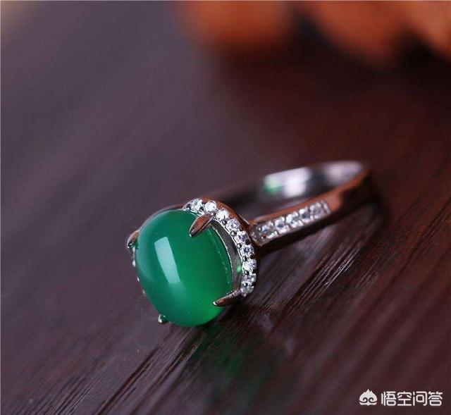 戴了很久的镯子断了,跟了我八年的玉镯摔断了怎么办？