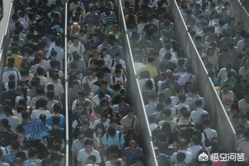 北京10号地铁灵异事件:北京的地铁到底有多堵？你在地铁上遇到过最奇葩的事情是什么？