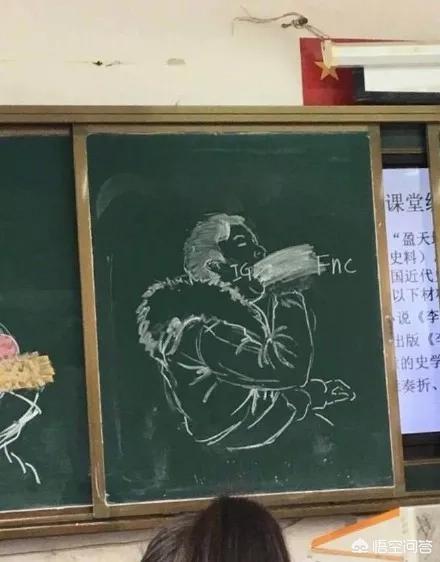 王思聪热狗:先有仰天吞热狗后有低头品玉米，王思聪为何屡次成为电竞焦点？