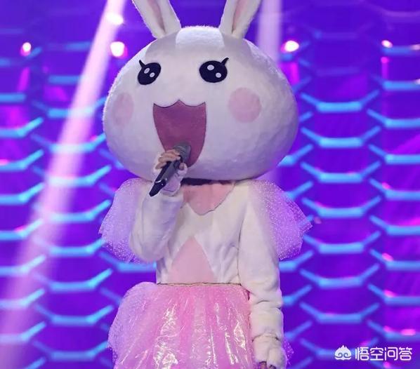 如果《蒙面唱将》的小了白了兔真是冯提莫，那么冯提莫是要往专业歌手发展了吗？