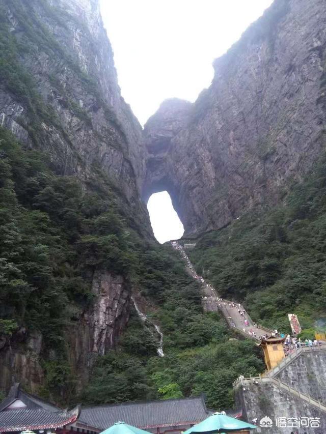 张家界的天门山有多少个台阶？汽车能开上去吗？