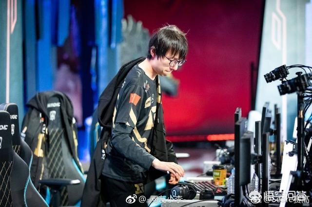 余霜道歉:RNG输了之后，伤心的粉丝做了哪些事