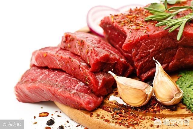 100g牛肉里面含有的热量、蛋白质、脂肪和碳水化合物各是多少？