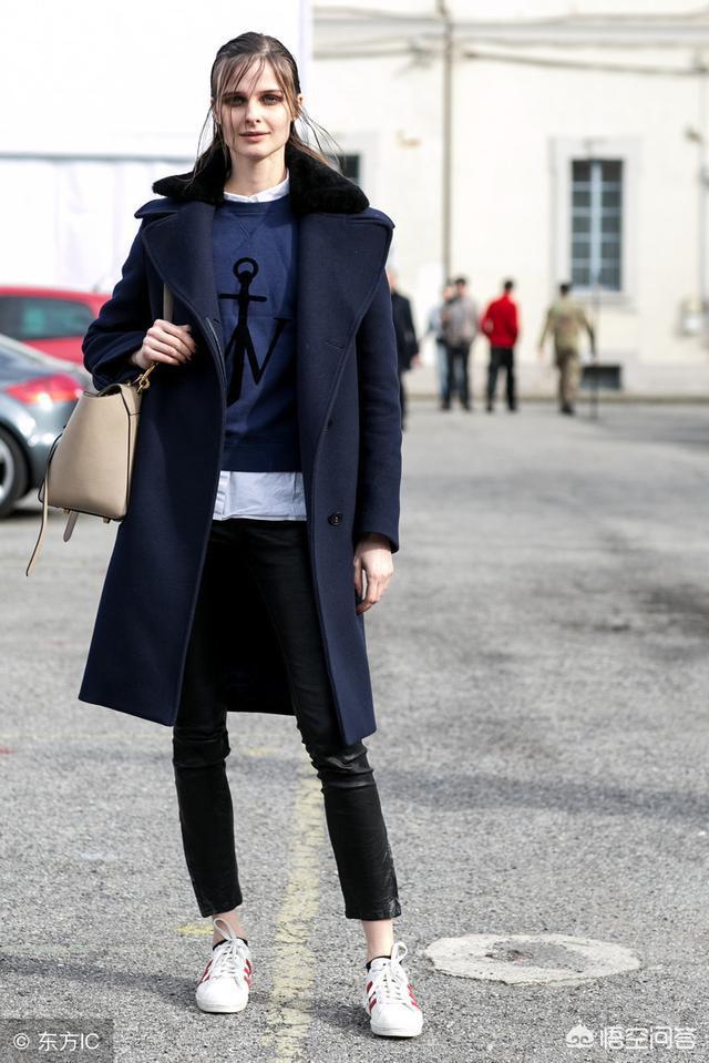 宝蓝色裙子搭配,宝蓝色裙子搭配什么衣服