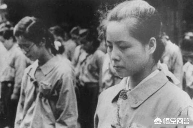 日本投降当天切腹有多少人:日本投降的时候，在日本出现了怎样的场景？