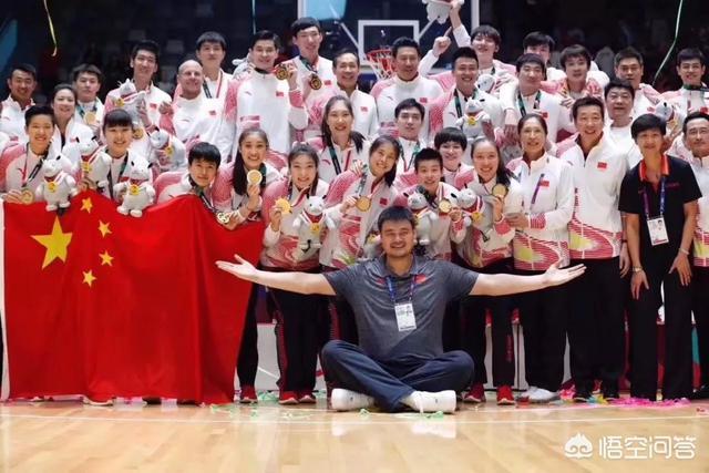 刘雯腿长:说到大长腿，你第一时间会想到谁