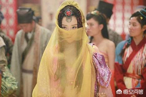 稀有的红尾黑凤头鹦鹉和美女主人:牡丹鹦鹉和玄凤哪个聪明？养哪个好？ 黑羽毛凤头鹦鹉
