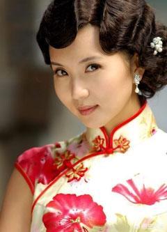 戚薇的中國旗袍裝扮好美，還有哪些明星穿旗袍讓你驚艷？