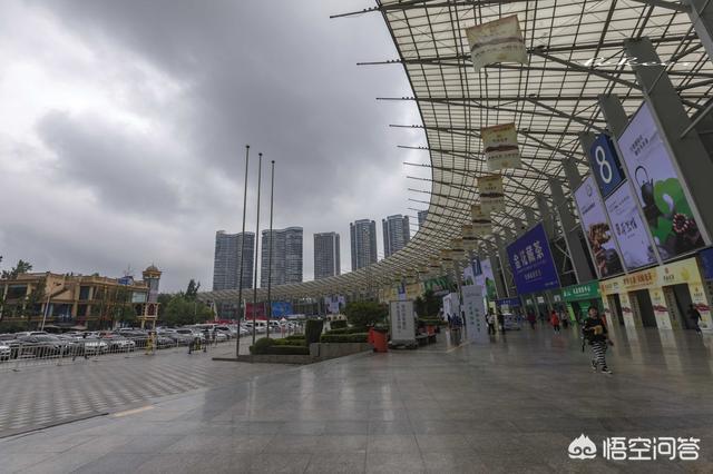 成都何兴丽照片老公是做什么的:最近成都文理学院对食堂阿姨罚款20000元的事情是真的吗？