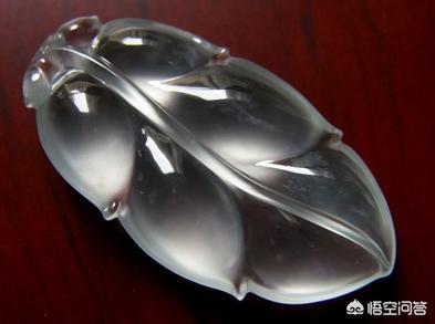 灰色翡翠玉镯是什么玉,玻璃种翡翠为何会发“灰”？