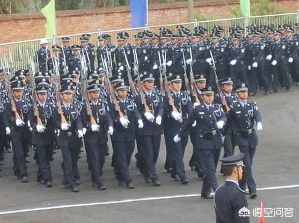 政审中的直系亲属是指刑事还是民事直系亲属？